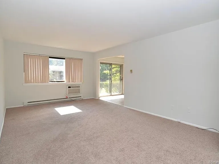 113 Kennedy Dr — Photo 1
