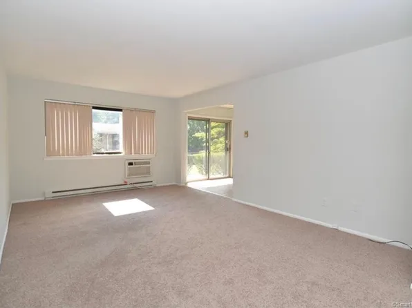 113 Kennedy Dr, Bridgeport, CT 06606