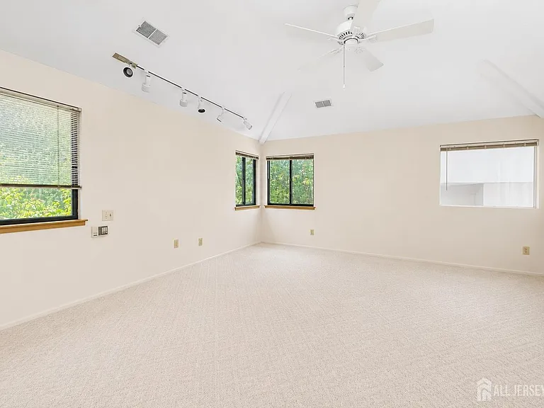 83 Sayre Dr — Photo 17
