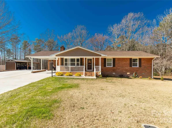 2862 Courtside Dr, Lancaster, SC 29720