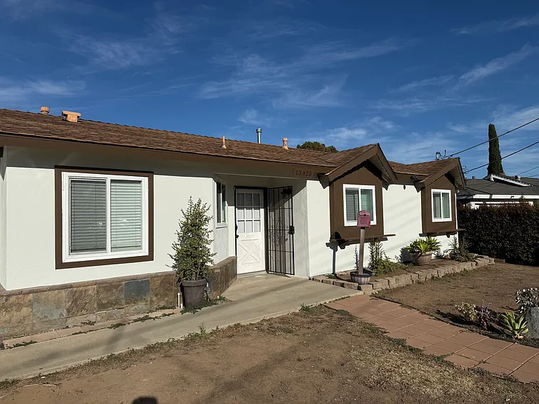 13425 Standish Dr — Photo 4