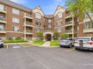 445 Village Grn Unit 304, Lincolnshire, IL 60069