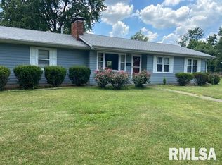 1003 Election Cir, Benton, IL 62812