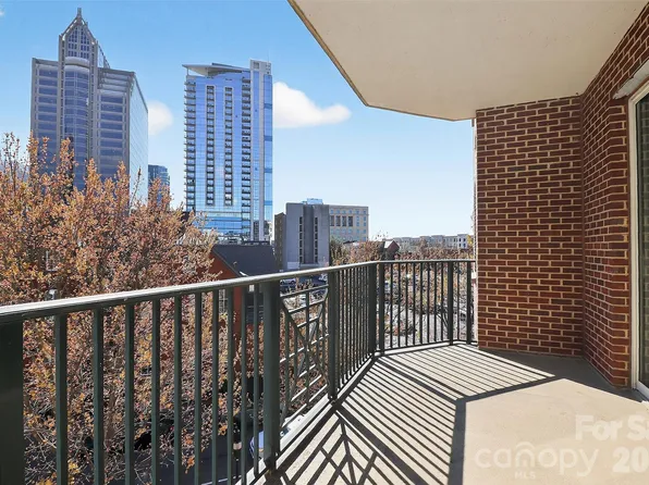 300 W 5th St APT 413, Charlotte, NC 28202