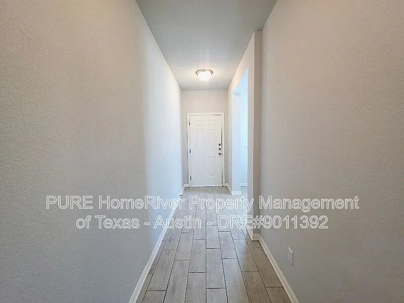 3 bed, 2.0 bath, 1627 sqft, $1,950 — Photo 3