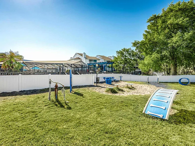Regatta Shores — Photo 18