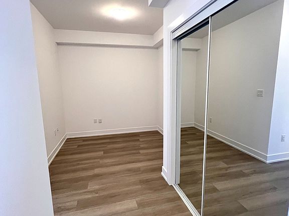 3rd image of 470 Dundas St E #715