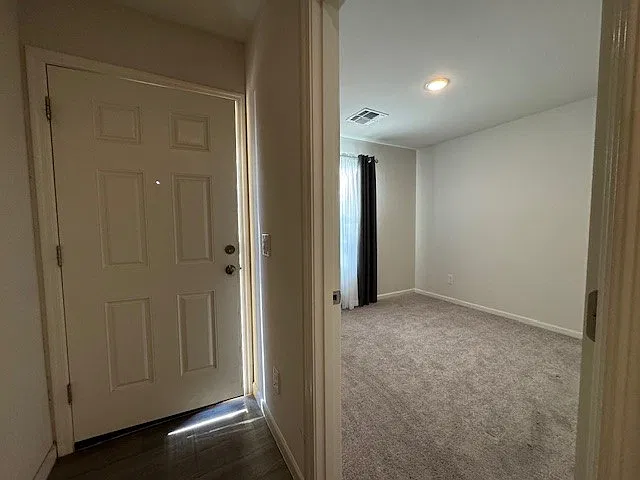 3 bed, 1230 sqft, $1,750 — Photo 4