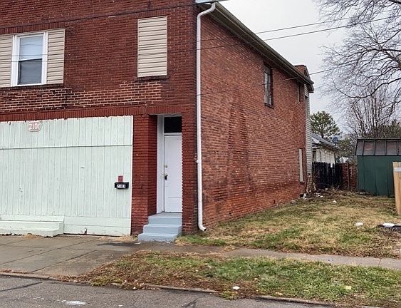 3rd image of 2103 Woodlawn Ave