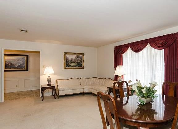 3rd image of 1908 Dartmouth Ln