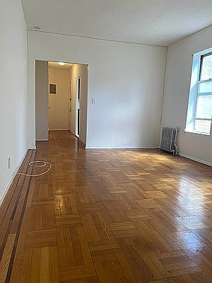 3rd image of 2100 Beekman Pl APT 1AA