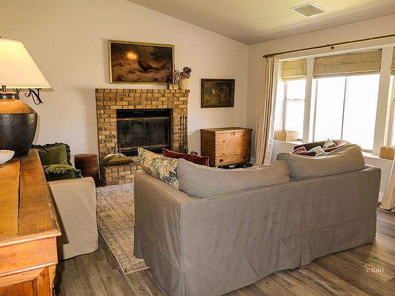 5th image of 421 Veada Ave