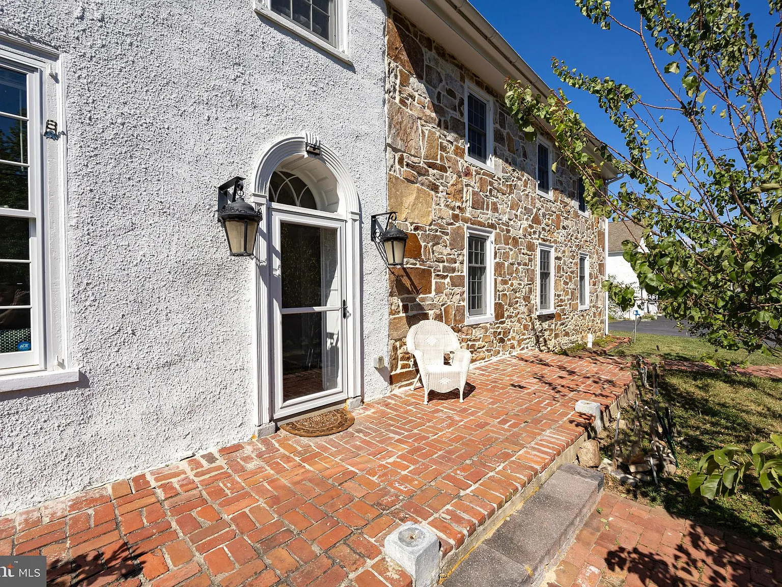 5 bed, 5500 sqft, $4,000 — Photo 2