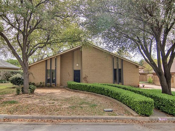 4th image of 502 Country Wood Ct