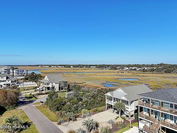 4th image of 1020 W Pelican Drive