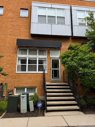 2555 W Moffat St #D Photo 1