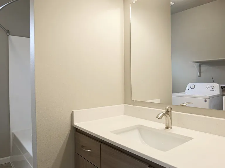 Bathroom/Laundry Bathroom/Laundry