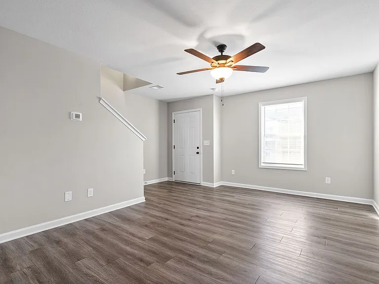 Smithson Ln - 235 (x8) — Photo 7