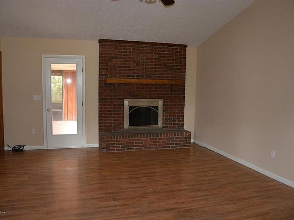 4th image of 1103 Woodlawn St