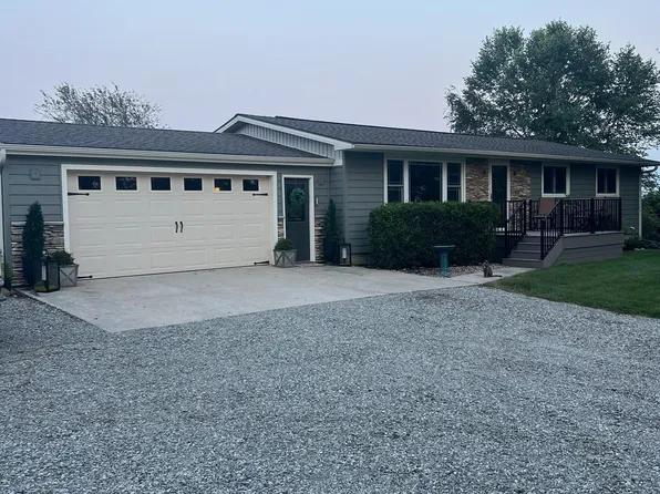 14303 Raven Ave, Mason City, IA 50401