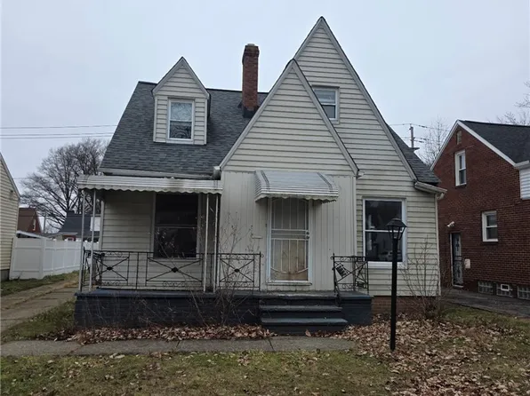 3852 Lee Heights Blvd, Cleveland, OH 44128