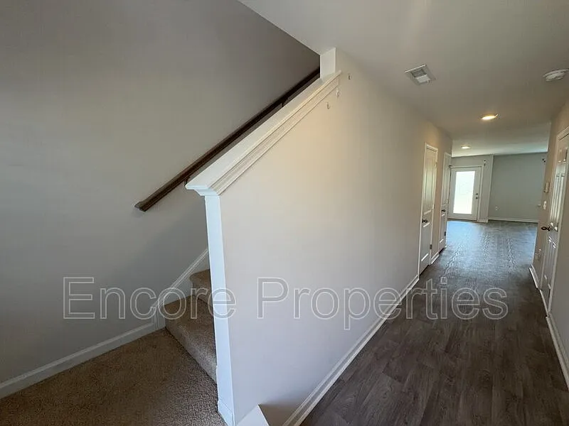 3 bed, 2.5 bath, 1418 sqft, $1,750 — Photo 2