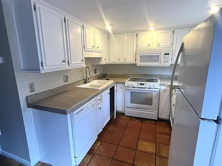 3104 Harrison Ave #E32 — Photo 2