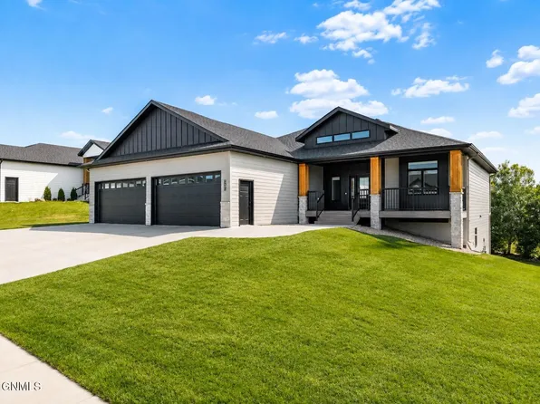 4519 Marsh Hawk Dr, Bismarck, ND 58503