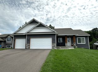 465 29th Ct SE, Cambridge, MN 55008