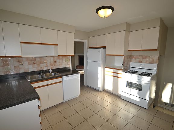 4th image of 3606 Sarah St