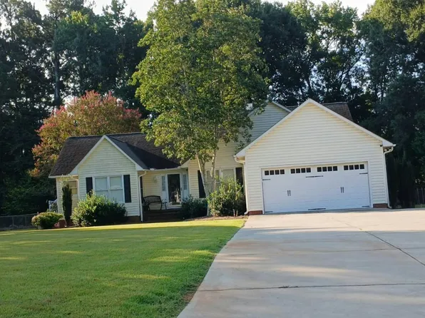 205 Heathwood Dr, Greenwood, SC 29649