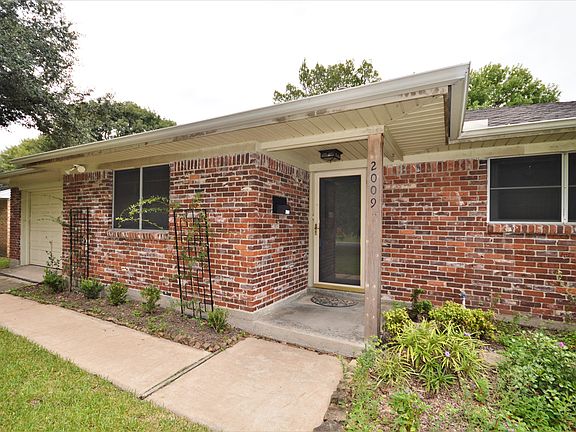 2nd image of 2009 N Galveston Ave