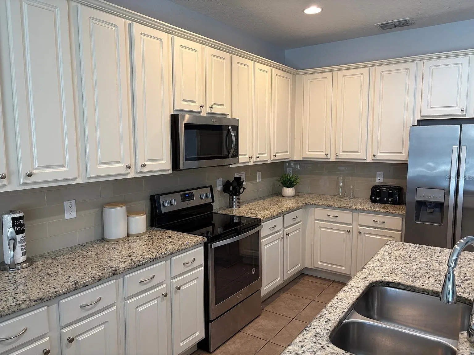 8 bed, 6.5 bath, 3572 sqft, $4,000 — Photo 4