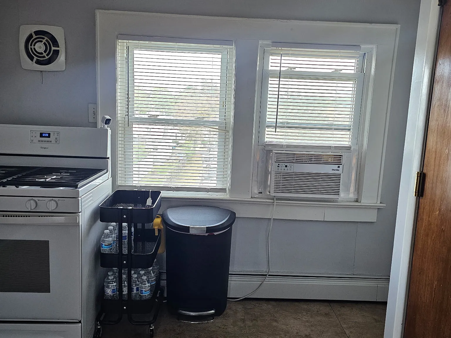 2 bed, 1300 sqft, $2,400 — Photo 3