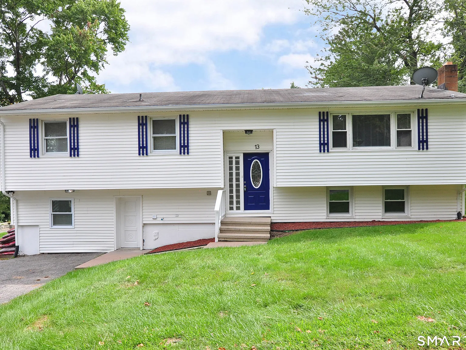 5 bed, 3.5 bath, 1288 sqft, $3,400 — Photo 2