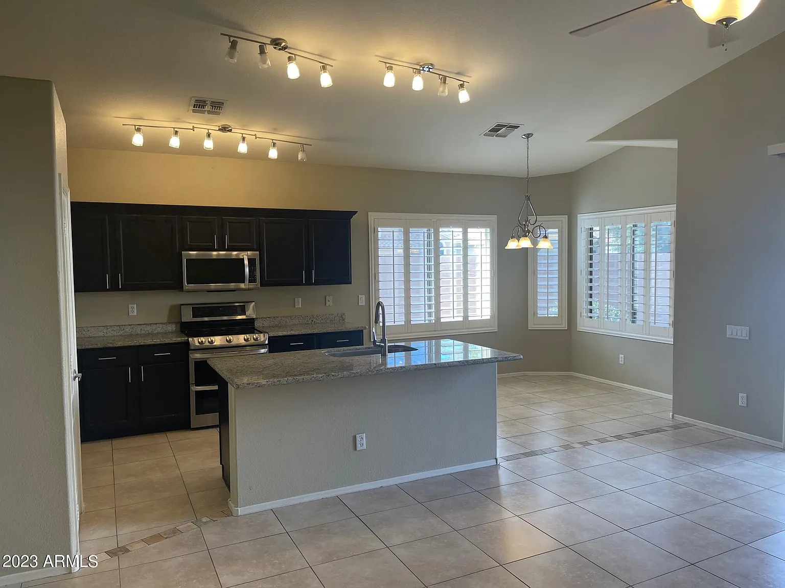3 bed, 2.0 bath, 1736 sqft, $2,450 — Photo 4