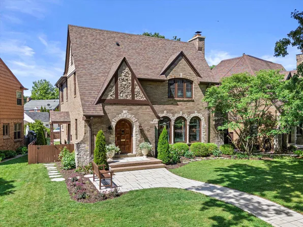 423 East Lexington BOULEVARD, Whitefish Bay, WI 53217