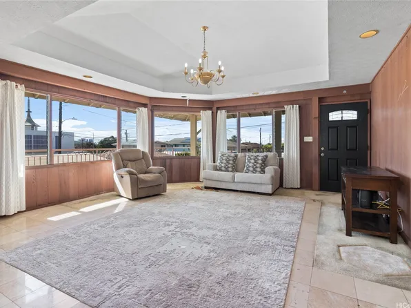 1808 Lakapu St, Honolulu, HI 96819