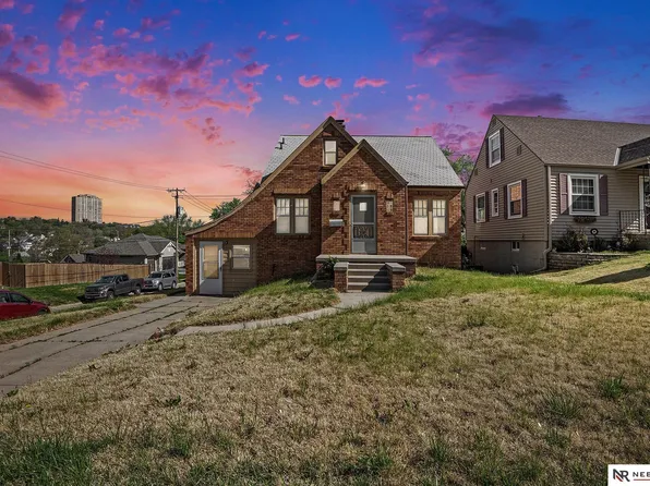 4848 Woolworth Ave, Omaha, NE 68106