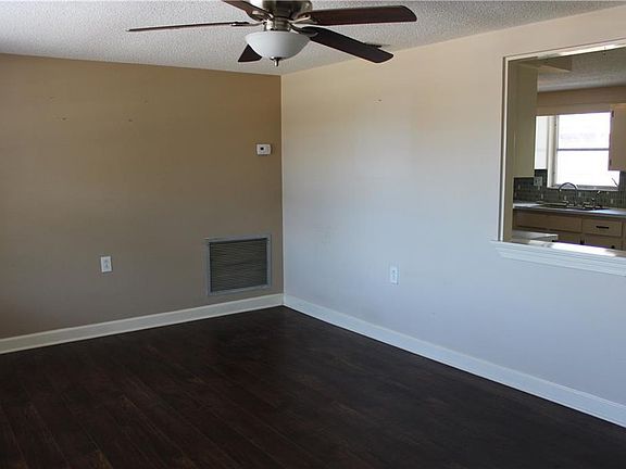 3rd image of 5538 Baroque Dr
