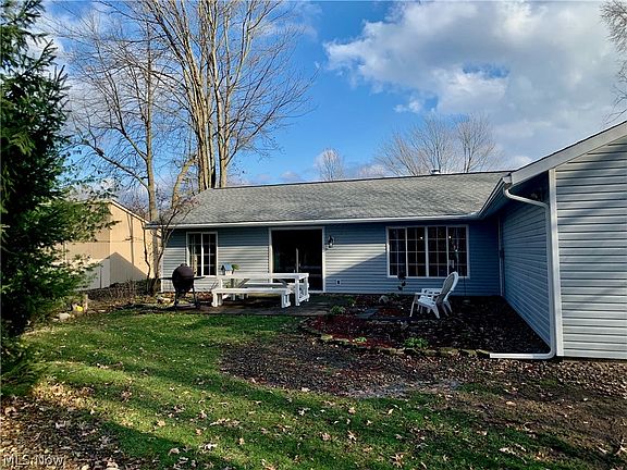 5th image of 9854 Pebble Brook Ln