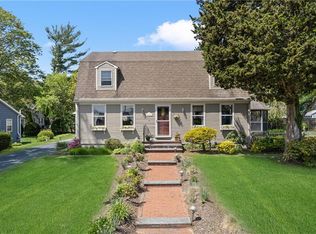 1 Baycliff Dr, Warwick, RI 02818