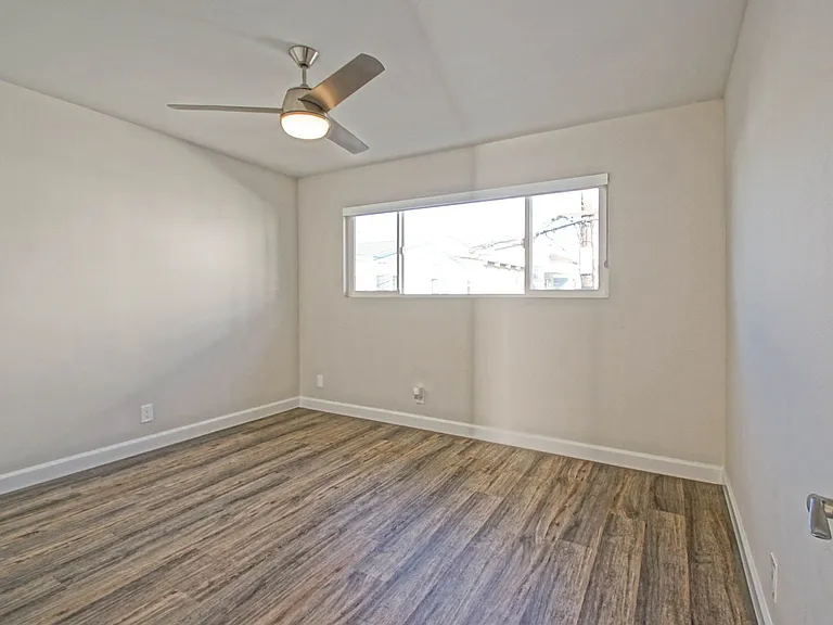 307 Bayview Dr — Photo 34