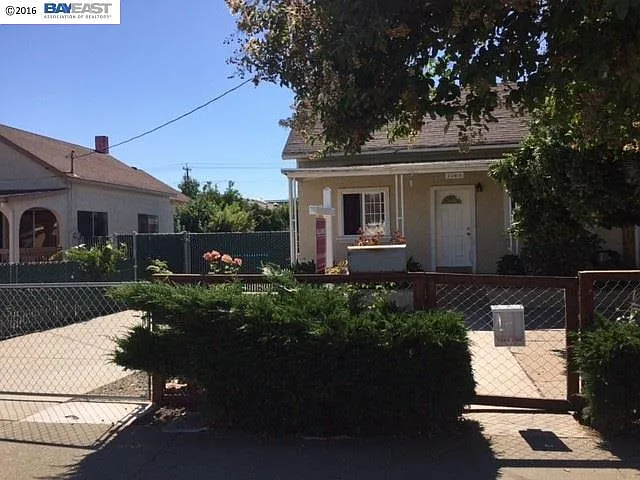 33815 10th St photo 1