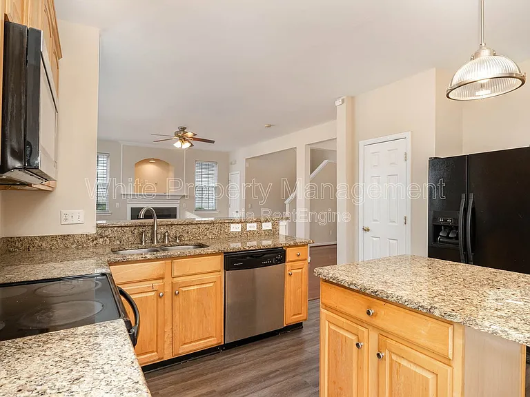 17304 Commons Crossing Dr — Photo 10