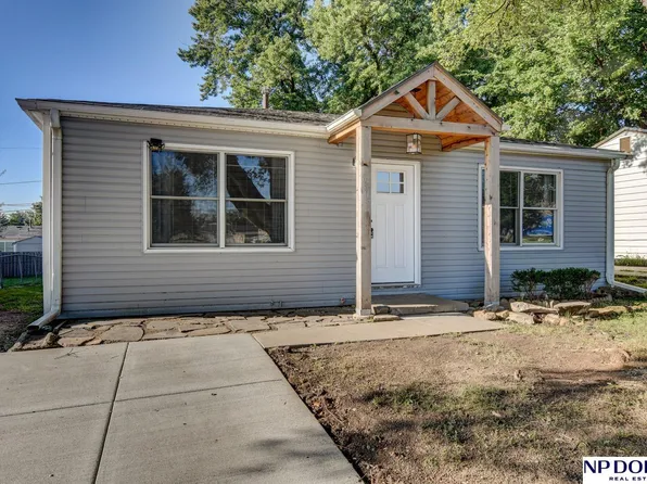 6617 Grover St, Omaha, NE 68106