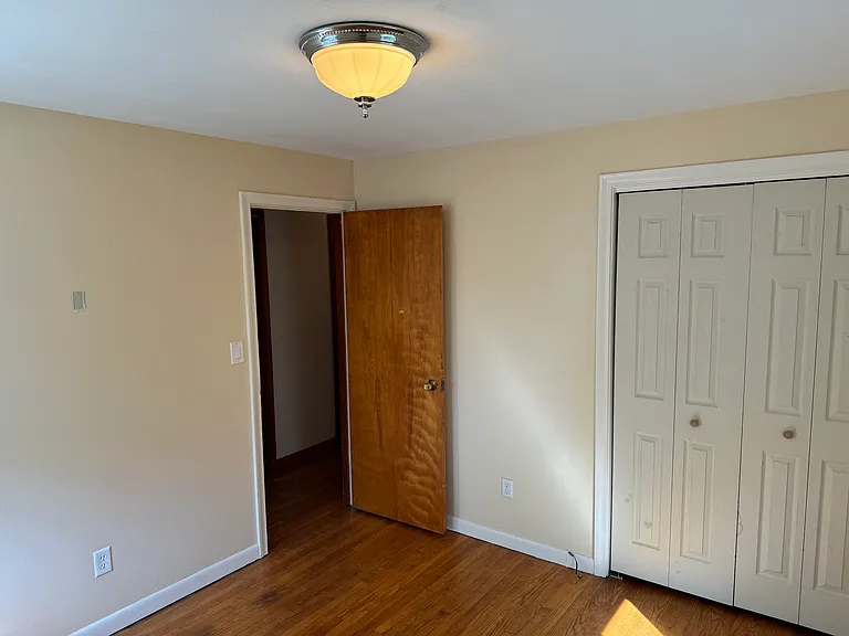 120 Burban Dr — Photo 16