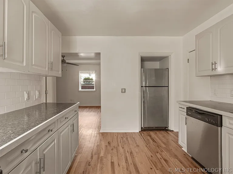 1520 E 17th St #E — Photo 17