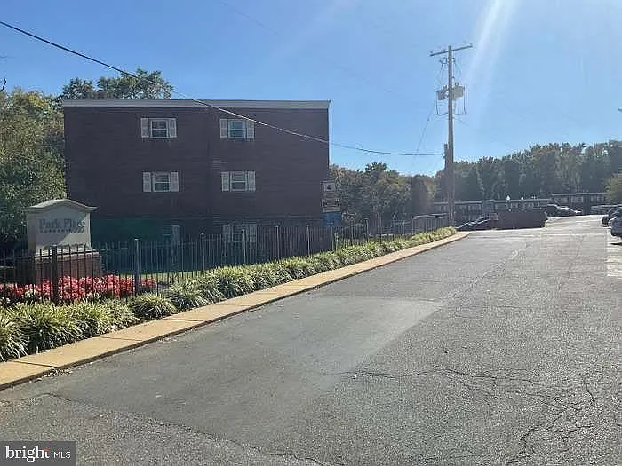 Building Photo - 3825 Hamilton St #C-204
