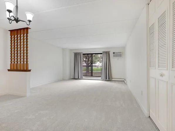 10411 Cedar Lake Rd APT 208, Minnetonka, MN 55305